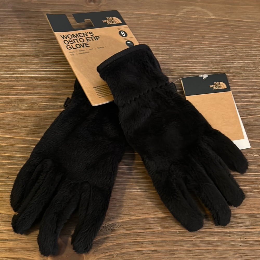 NWT Women’s North Face E tip winter gloves Size Small